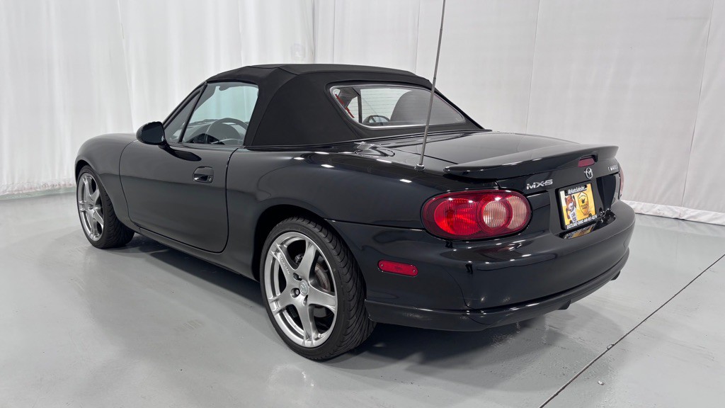 2005 Mazda MX-5 Miata Image 16