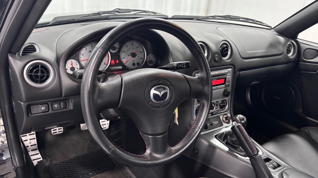 2005 Mazda MX-5 Miata Image 17