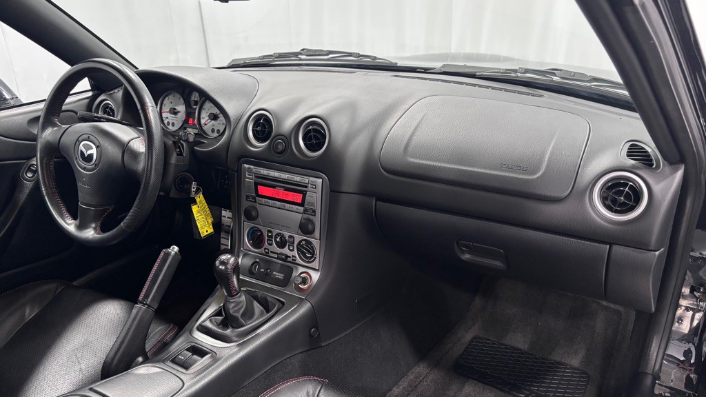 2005 Mazda MX-5 Miata Image 24