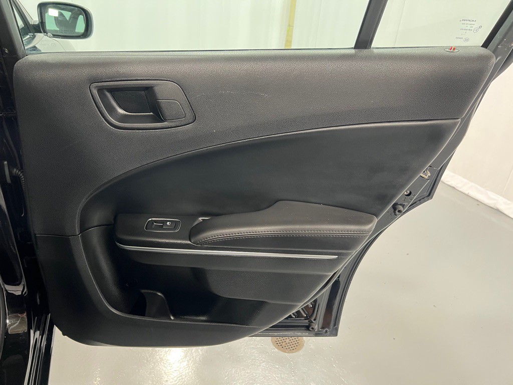 2017 Dodge Charger Image 29