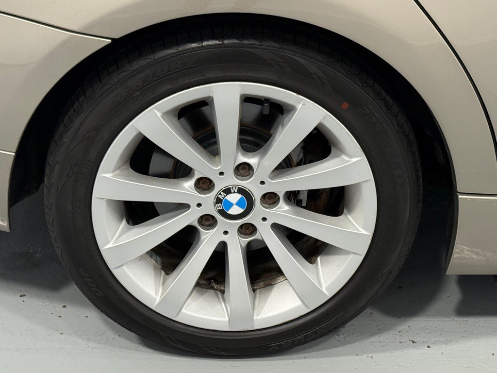 2010 BMW 3 Series Image 32