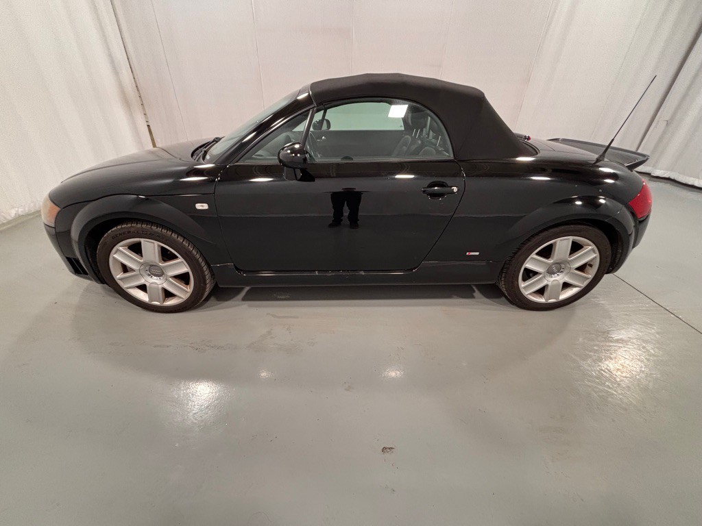 2004 Audi TT Image 8