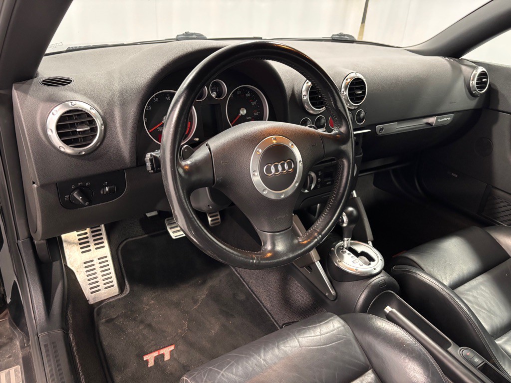 2004 Audi TT Image 9