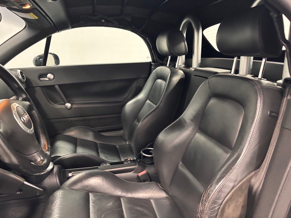 2004 Audi TT Image 11