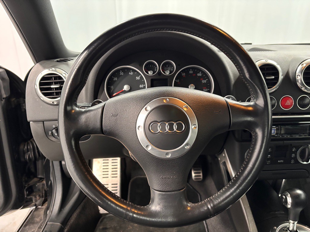 2004 Audi TT Image 12