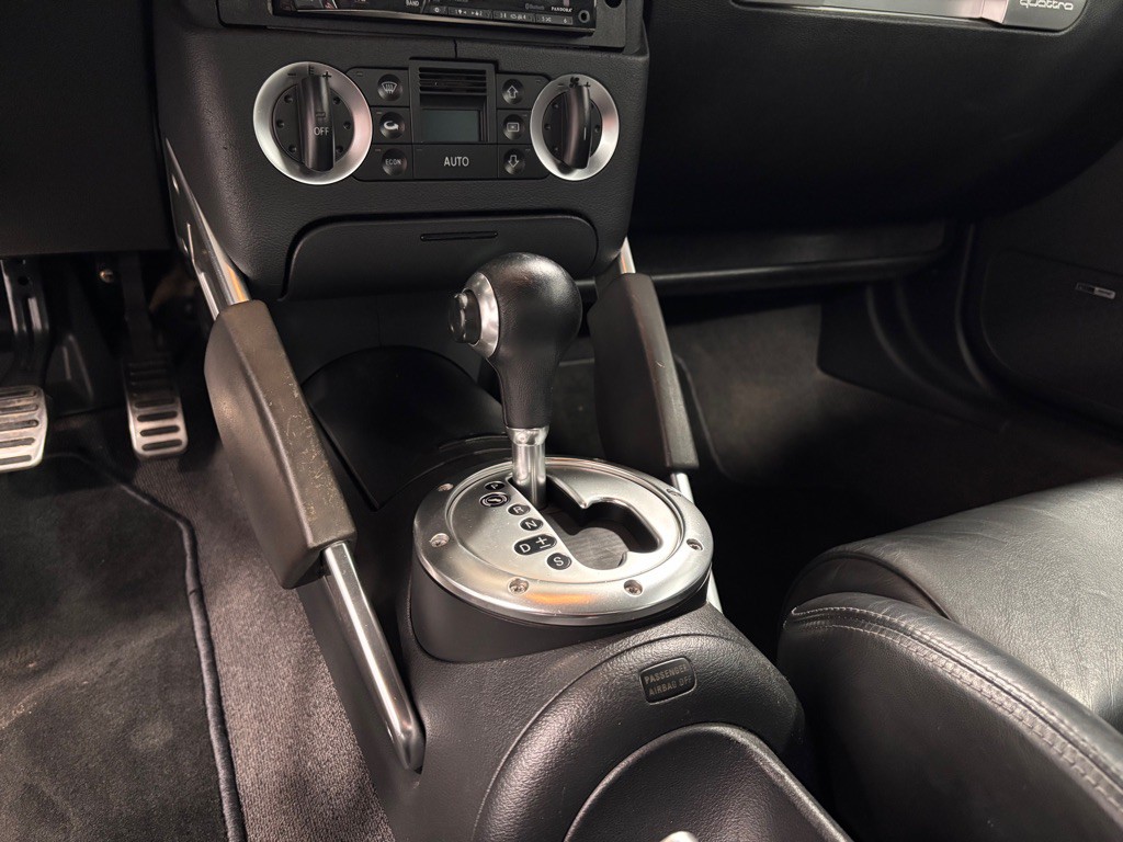 2004 Audi TT Image 13