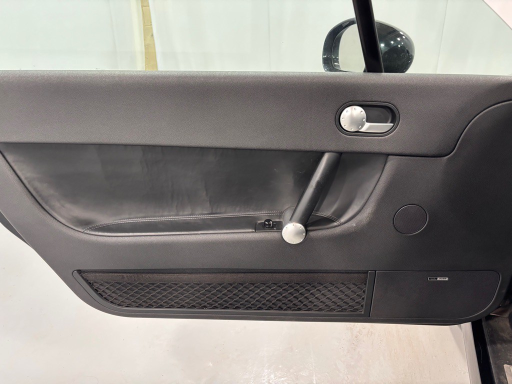 2004 Audi TT Image 15