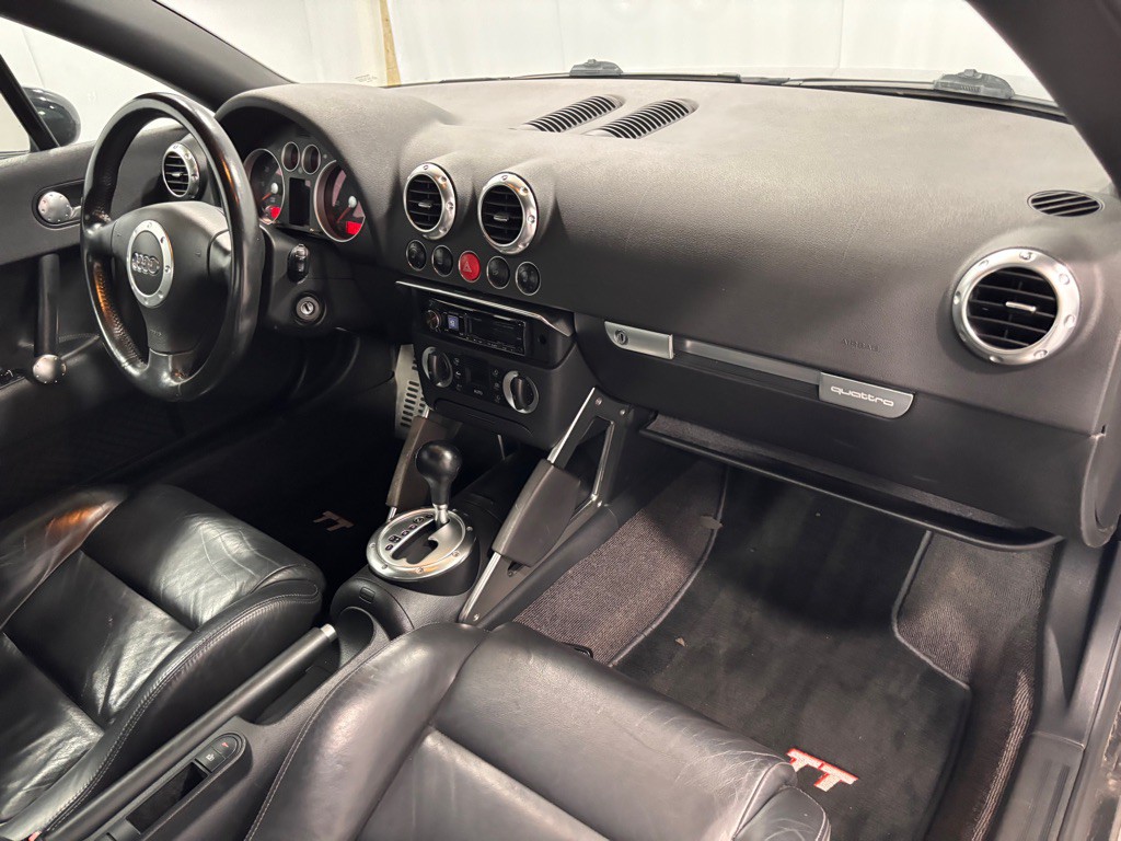 2004 Audi TT Image 16