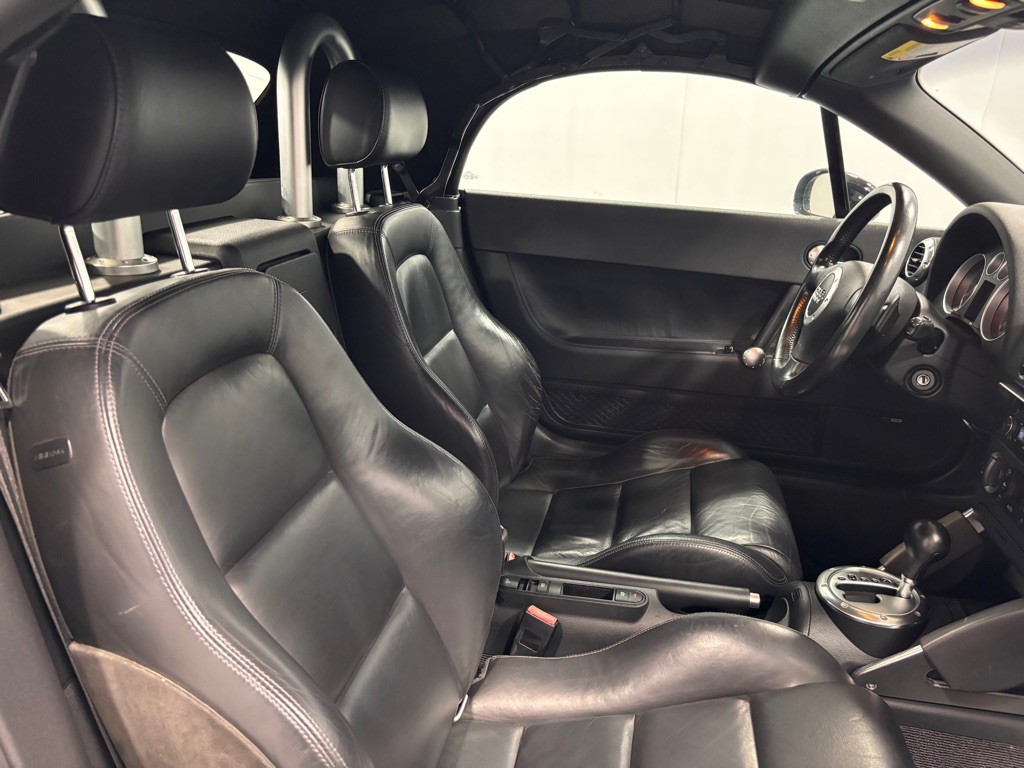 2004 Audi TT Image 18