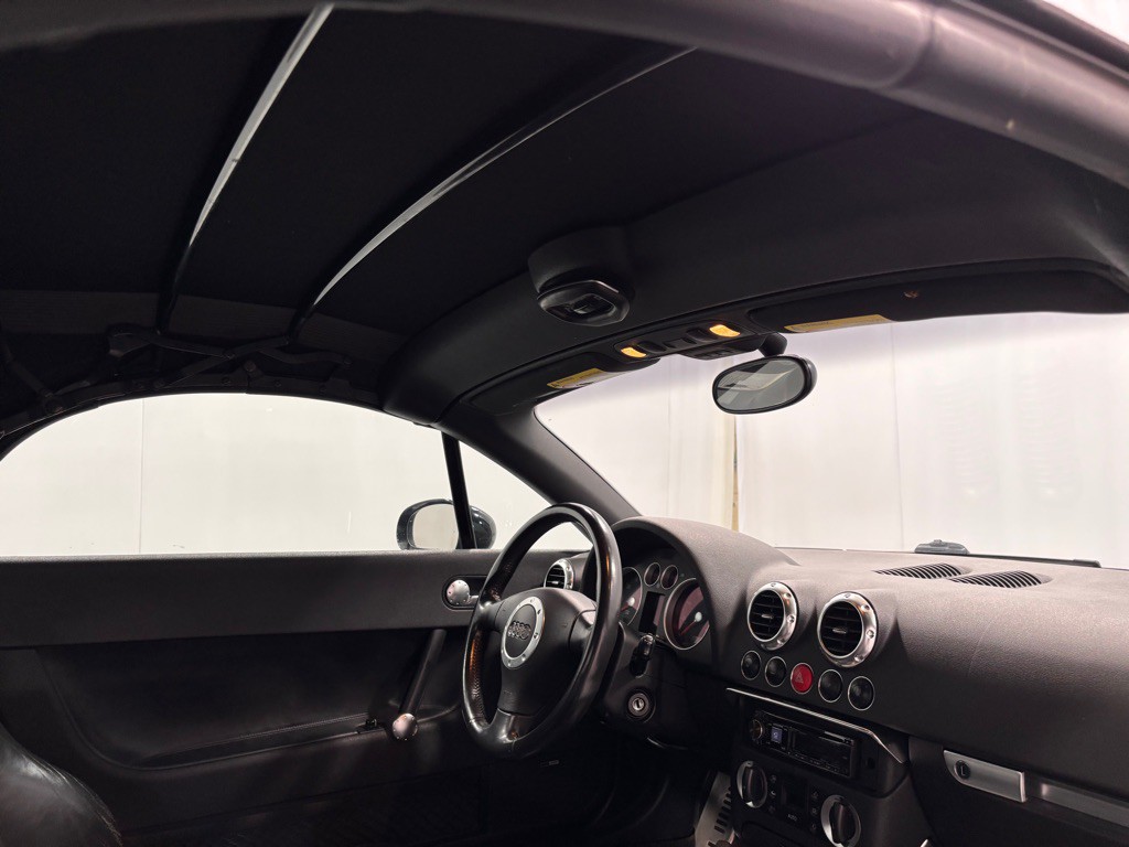 2004 Audi TT Image 19