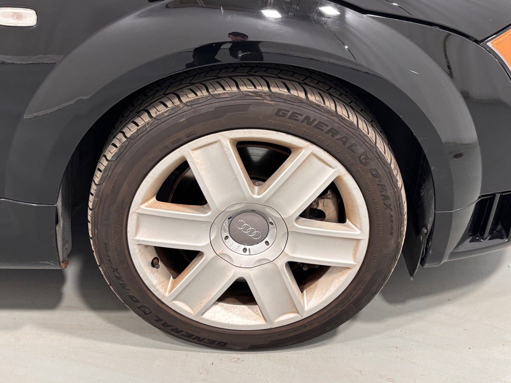 2004 Audi TT Image 25