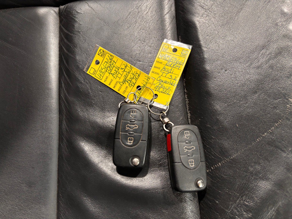 2004 Audi TT Image 27