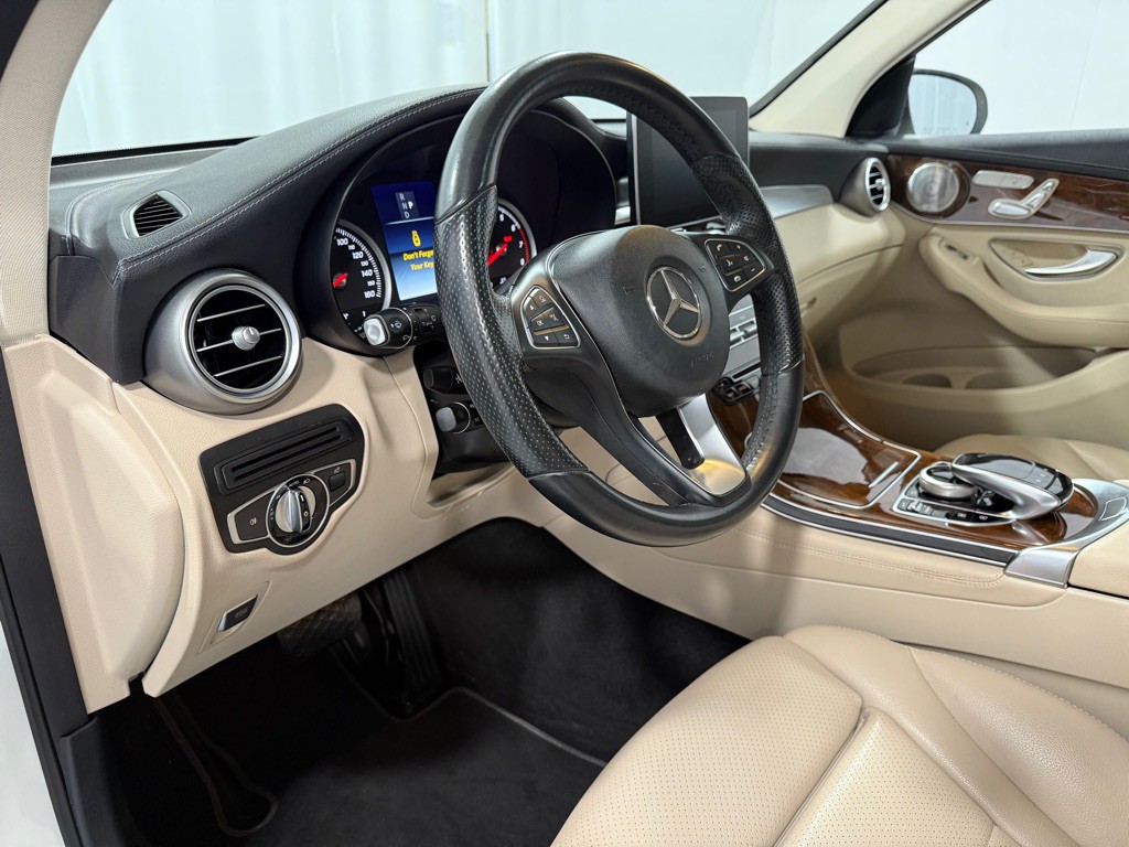 2016 Mercedes-Benz GLC-Class Image 9