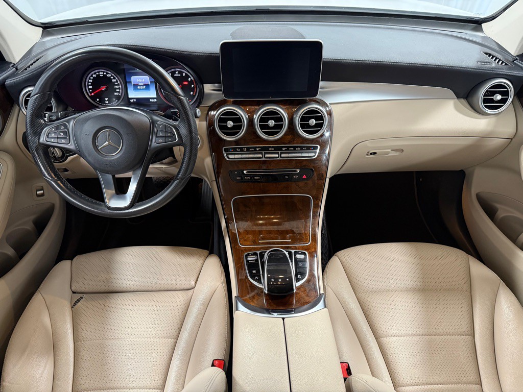 2016 Mercedes-Benz GLC-Class Image 11
