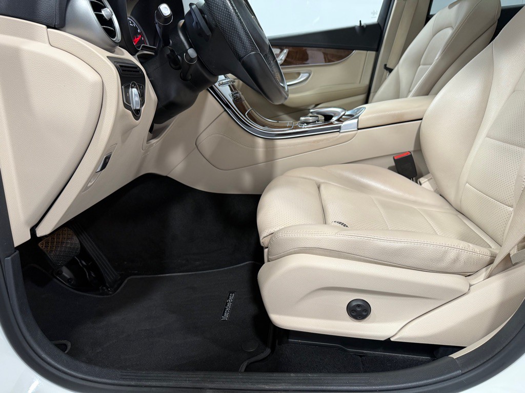 2016 Mercedes-Benz GLC-Class Image 12