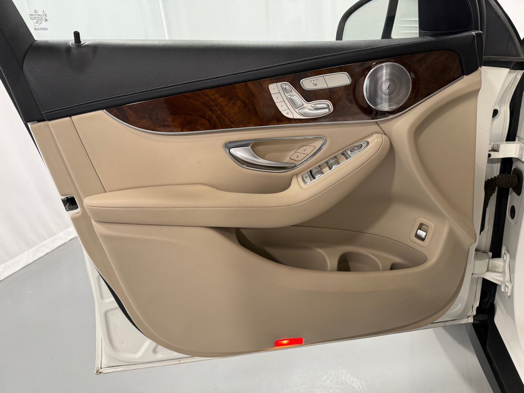 2016 Mercedes-Benz GLC-Class Image 16