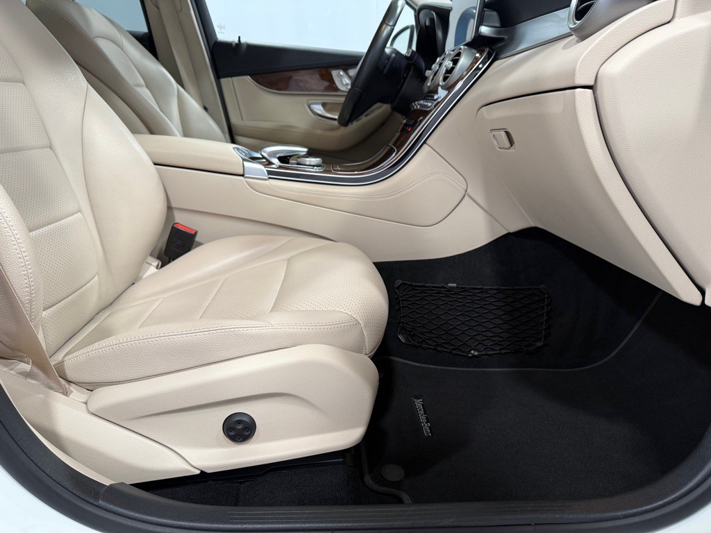 2016 Mercedes-Benz GLC-Class Image 18