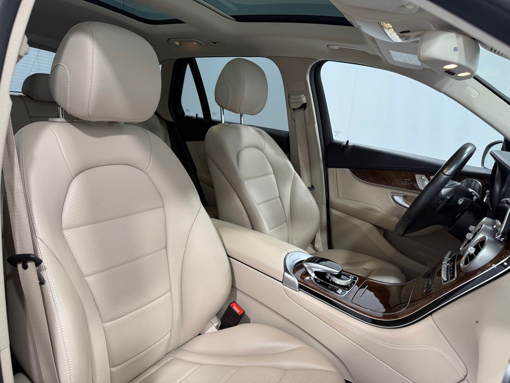 2016 Mercedes-Benz GLC-Class Image 19