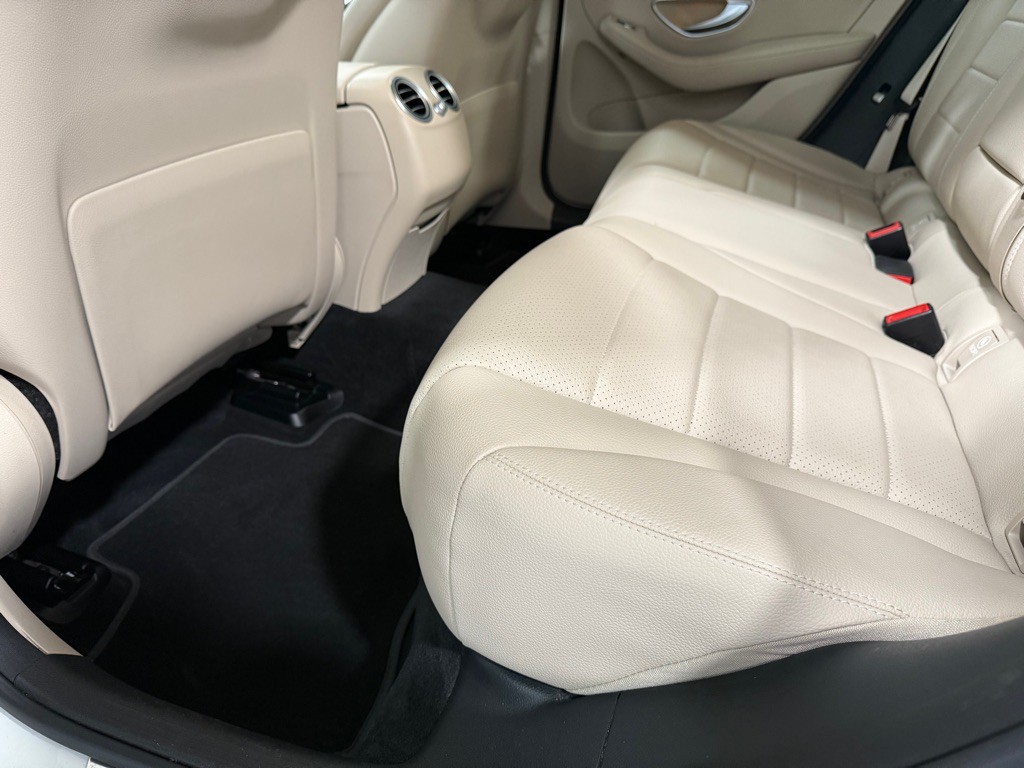 2016 Mercedes-Benz GLC-Class Image 21