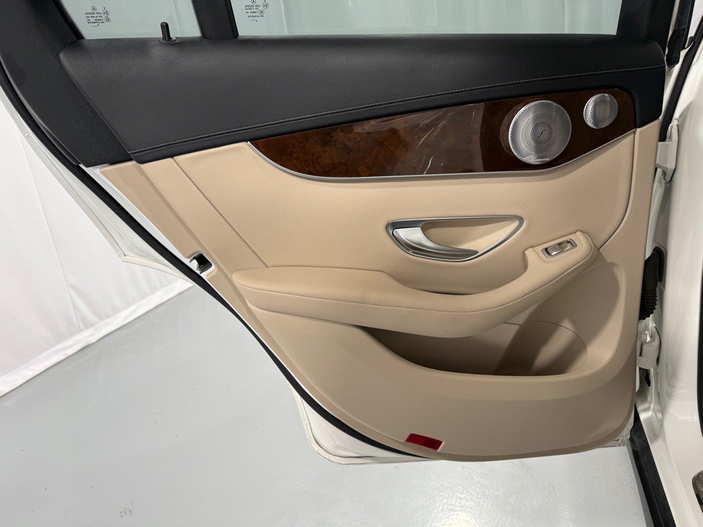 2016 Mercedes-Benz GLC-Class Image 23