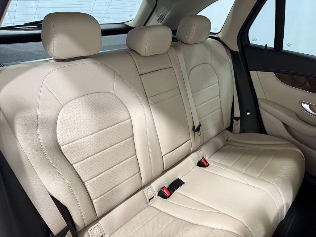 2016 Mercedes-Benz GLC-Class Image 25