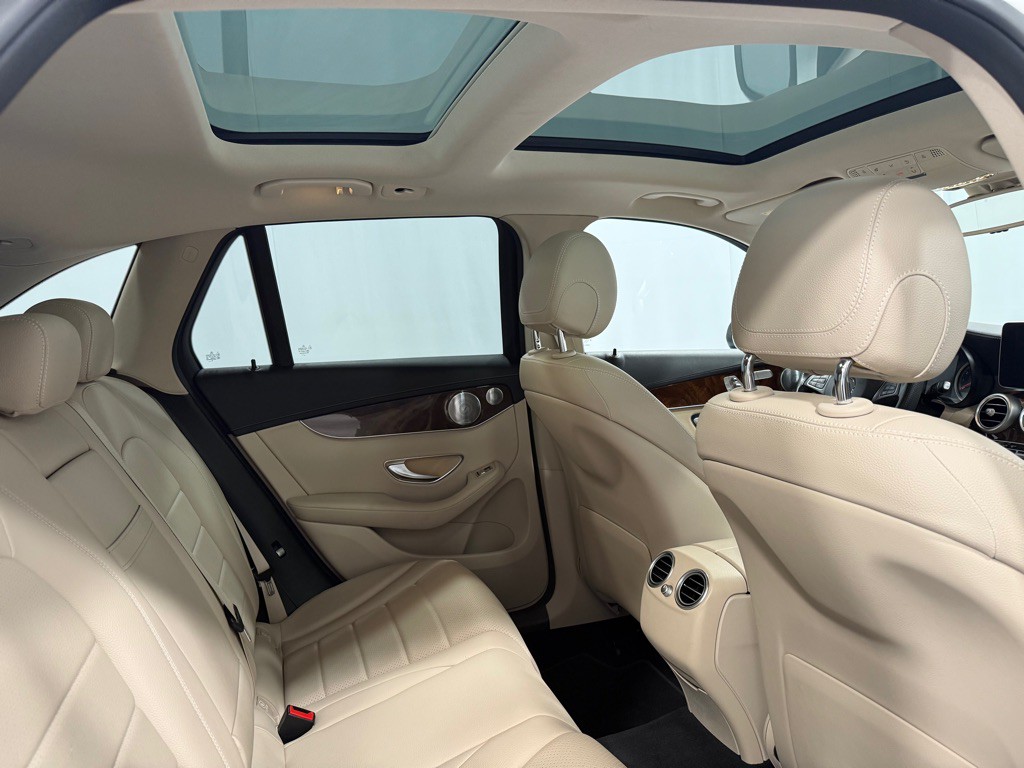 2016 Mercedes-Benz GLC-Class Image 26
