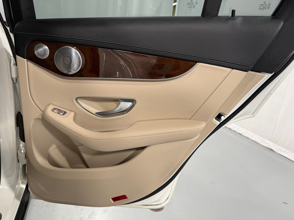 2016 Mercedes-Benz GLC-Class Image 27