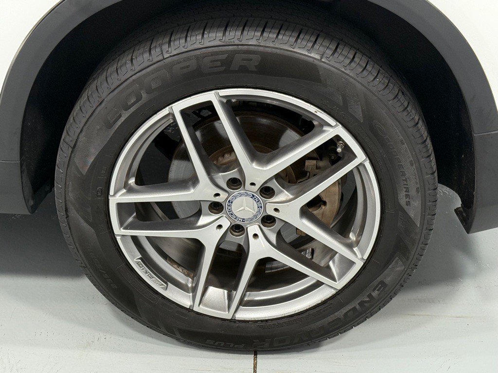 2016 Mercedes-Benz GLC-Class Image 32