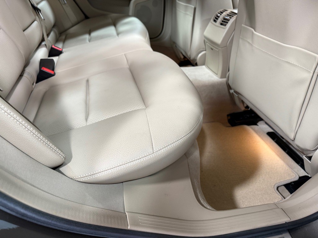 2011 Mercedes-Benz E-Class Image 24