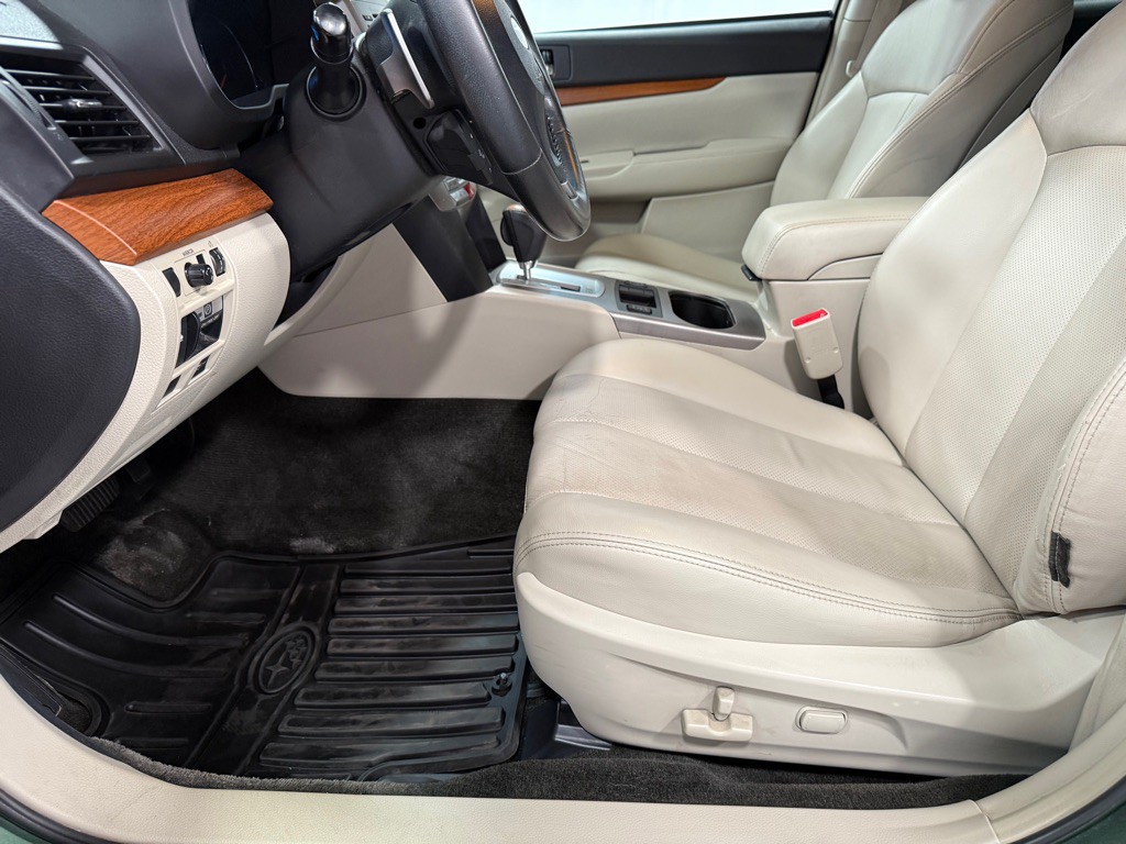 2013 Subaru Outback Image 11