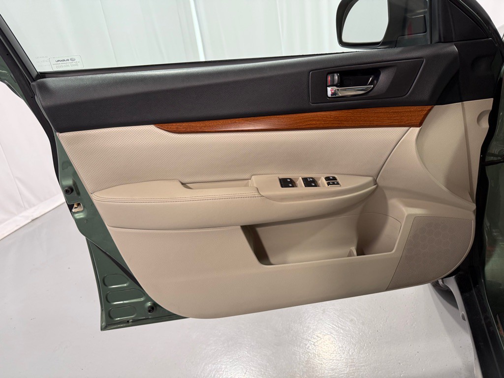 2013 Subaru Outback Image 16