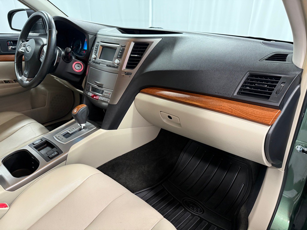 2013 Subaru Outback Image 17