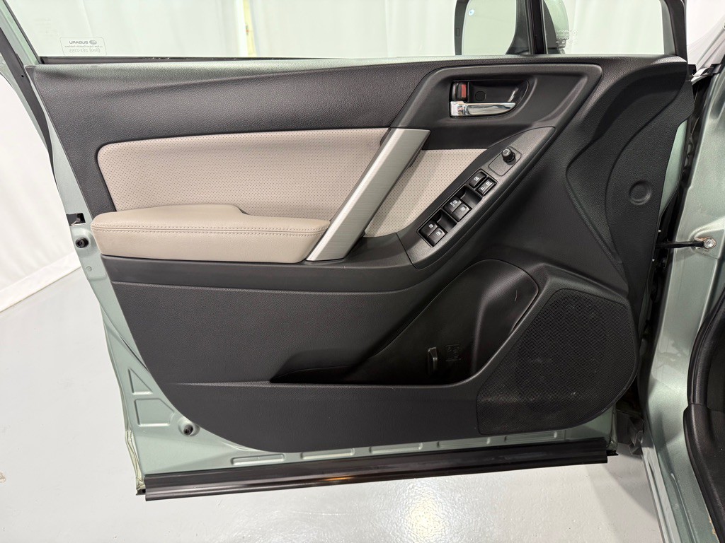 2014 Subaru Forester Image 16