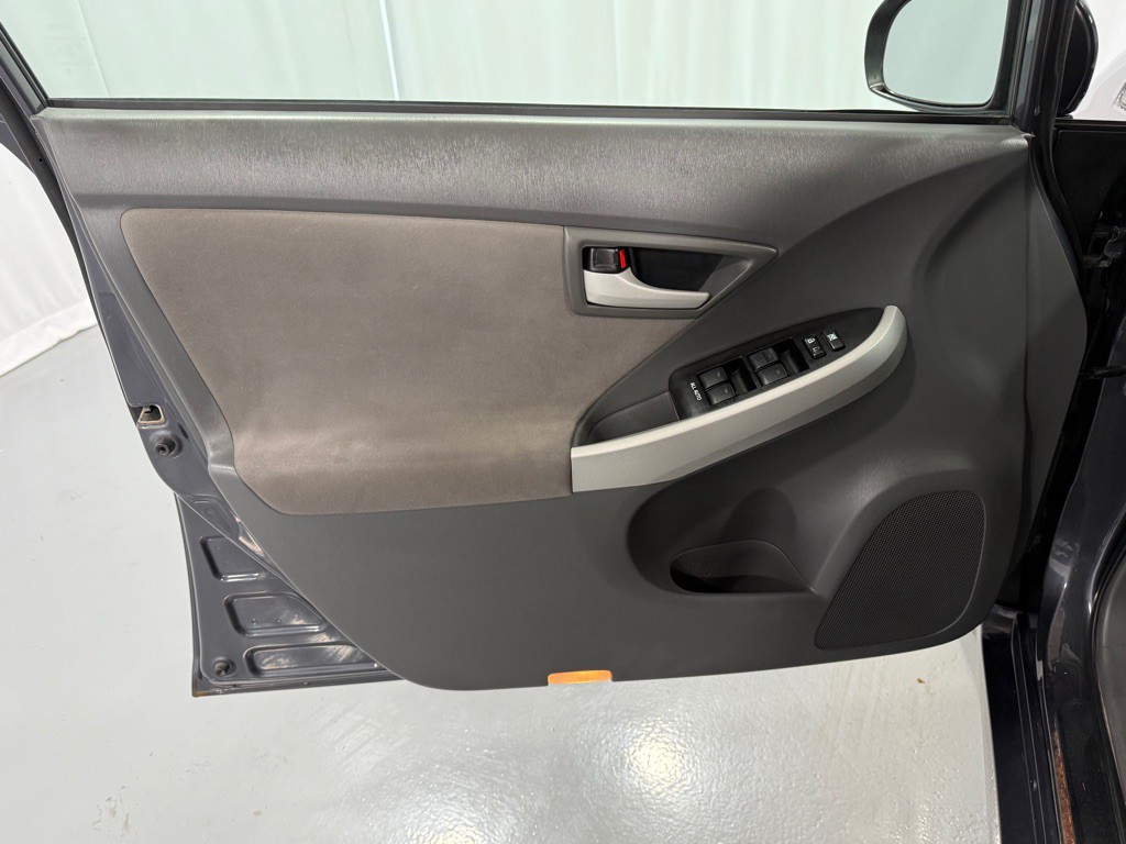 2011 Toyota Prius Image 16