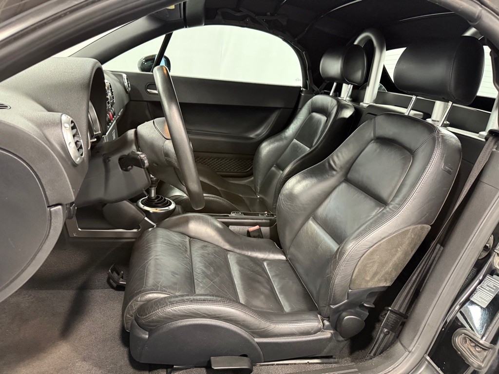 2003 Audi TT Image 11