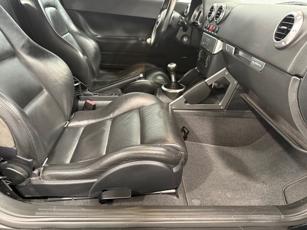 2003 Audi TT Image 17
