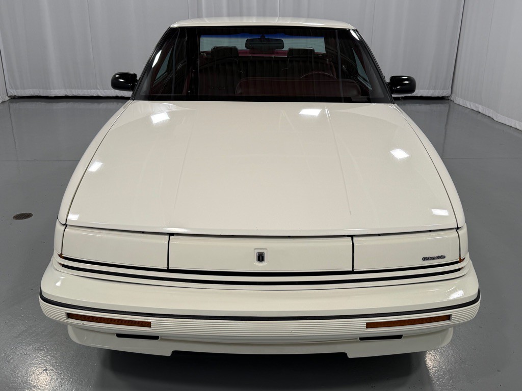 1990 Oldsmobile Toronado Image 2
