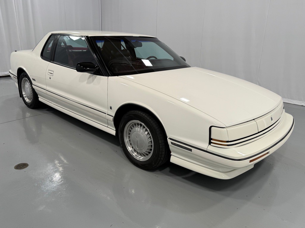 1990 Oldsmobile Toronado Image 3