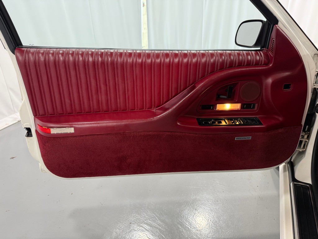 1990 Oldsmobile Toronado Image 16