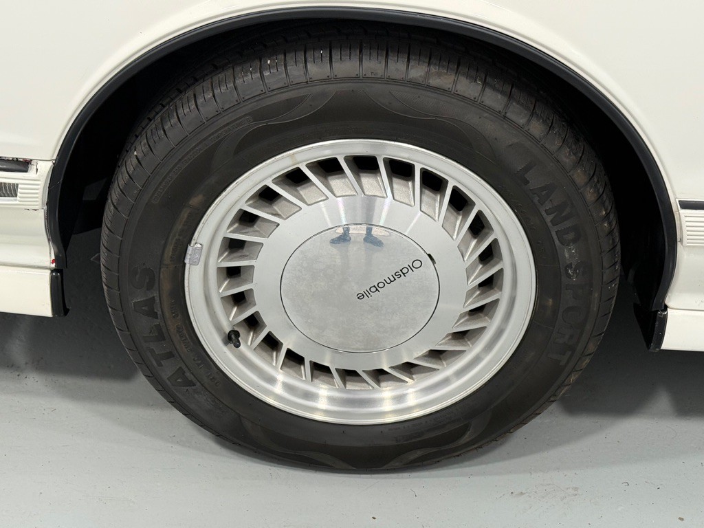1990 Oldsmobile Toronado Image 26