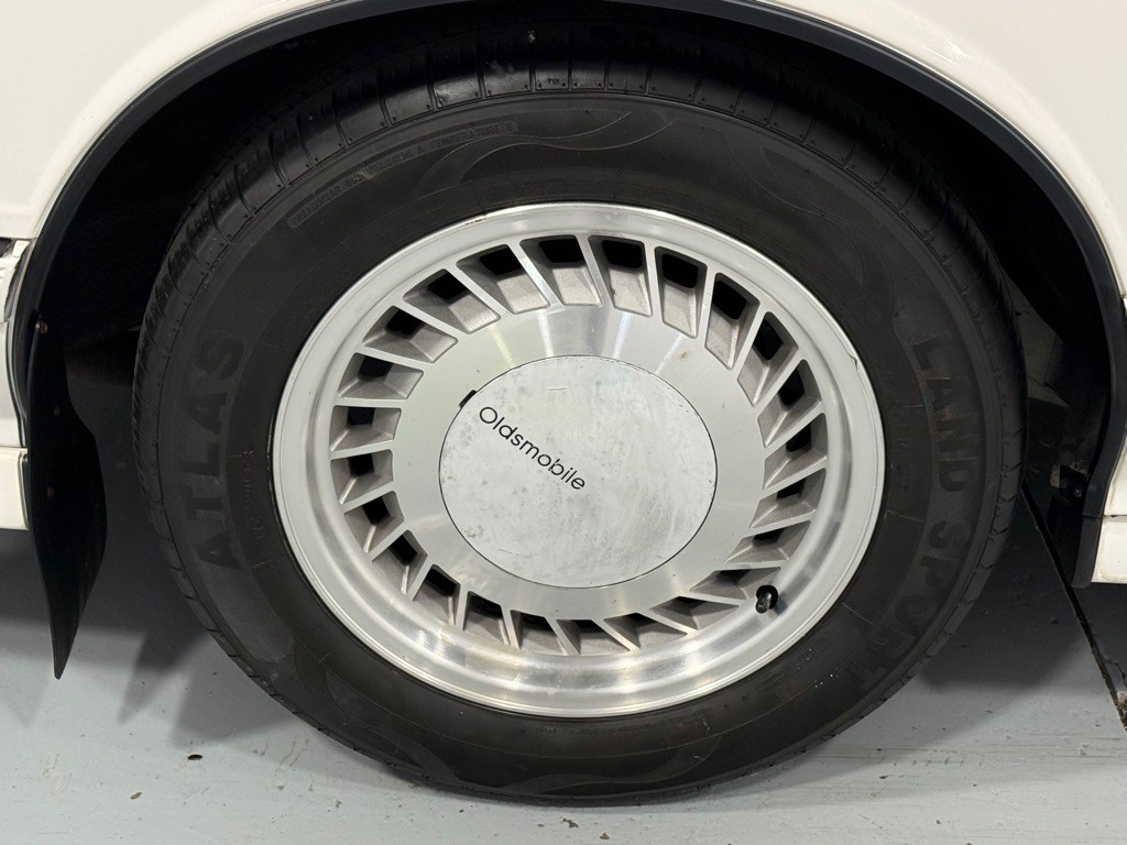 1990 Oldsmobile Toronado Image 28