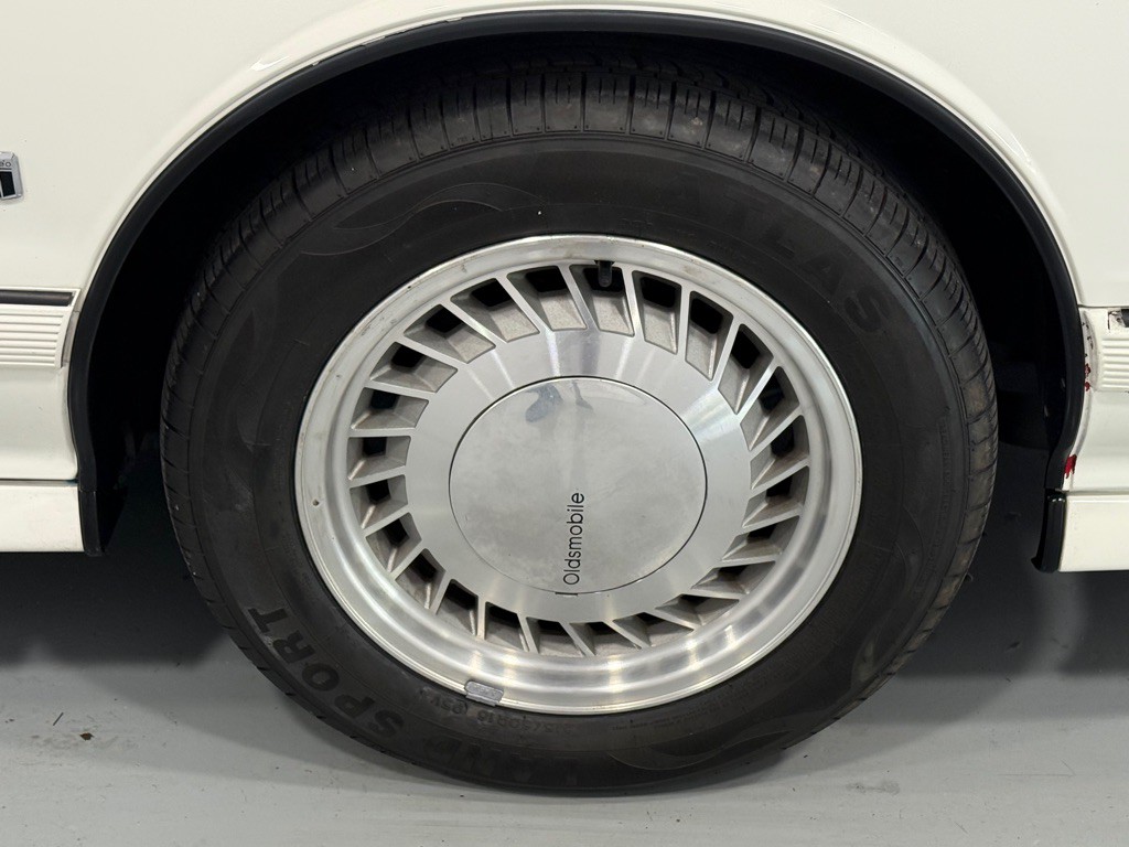 1990 Oldsmobile Toronado Image 29