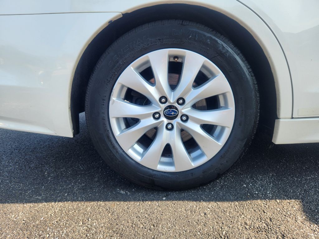 2015 Subaru Legacy Image 8