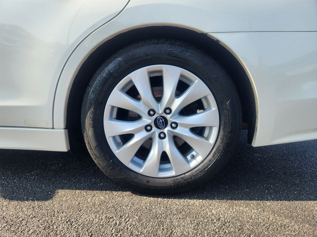 2015 Subaru Legacy Image 10