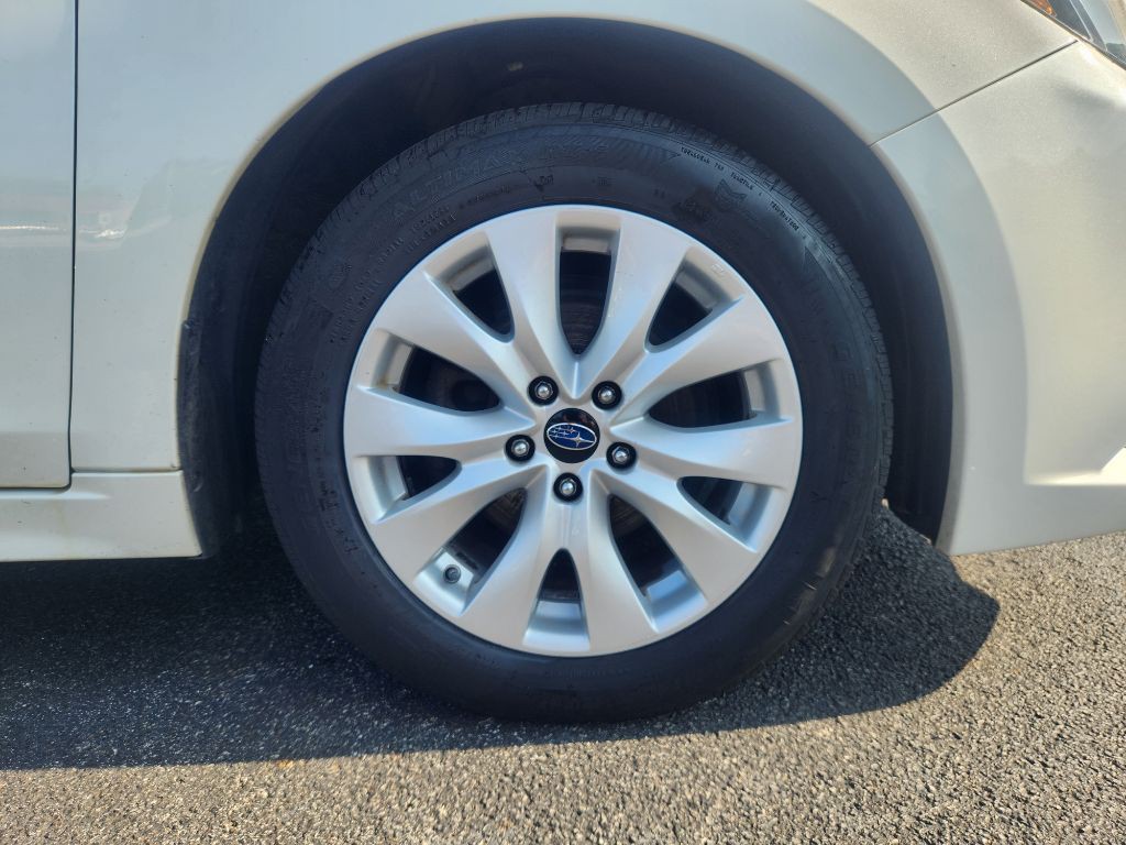 2015 Subaru Legacy Image 11