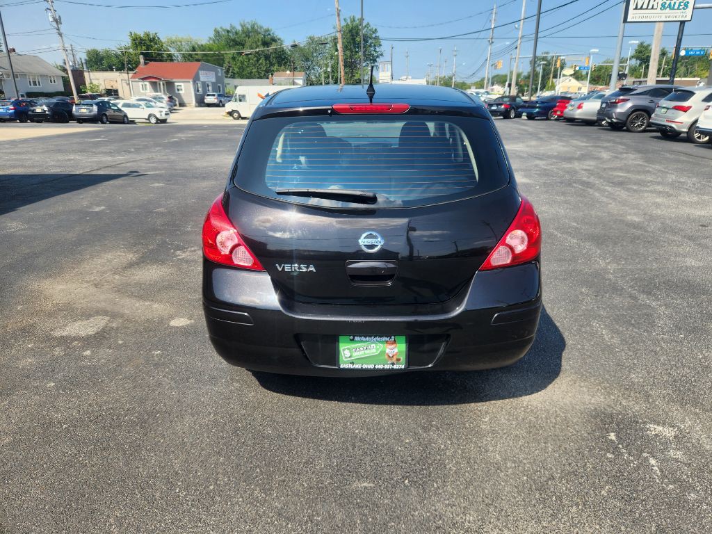 2011 Nissan Versa Image 6