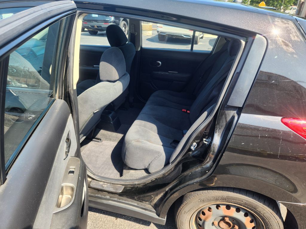 2011 Nissan Versa Image 12