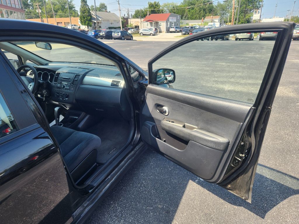 2011 Nissan Versa Image 16