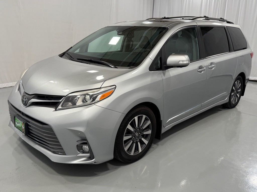 2020 Toyota Sienna Image 1