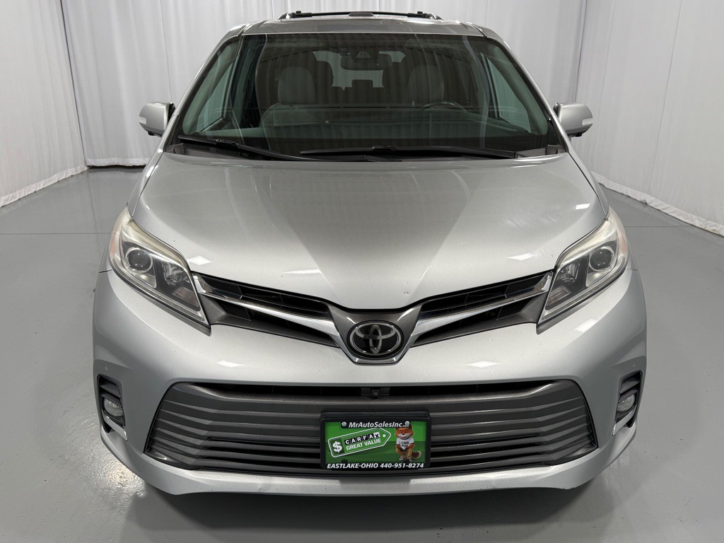2020 Toyota Sienna Image 2